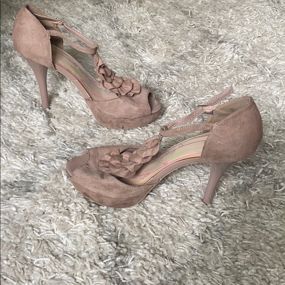 Blush Mauve Rose Pink Suede Petal Detail Pump Heel - Picture 2 of 5